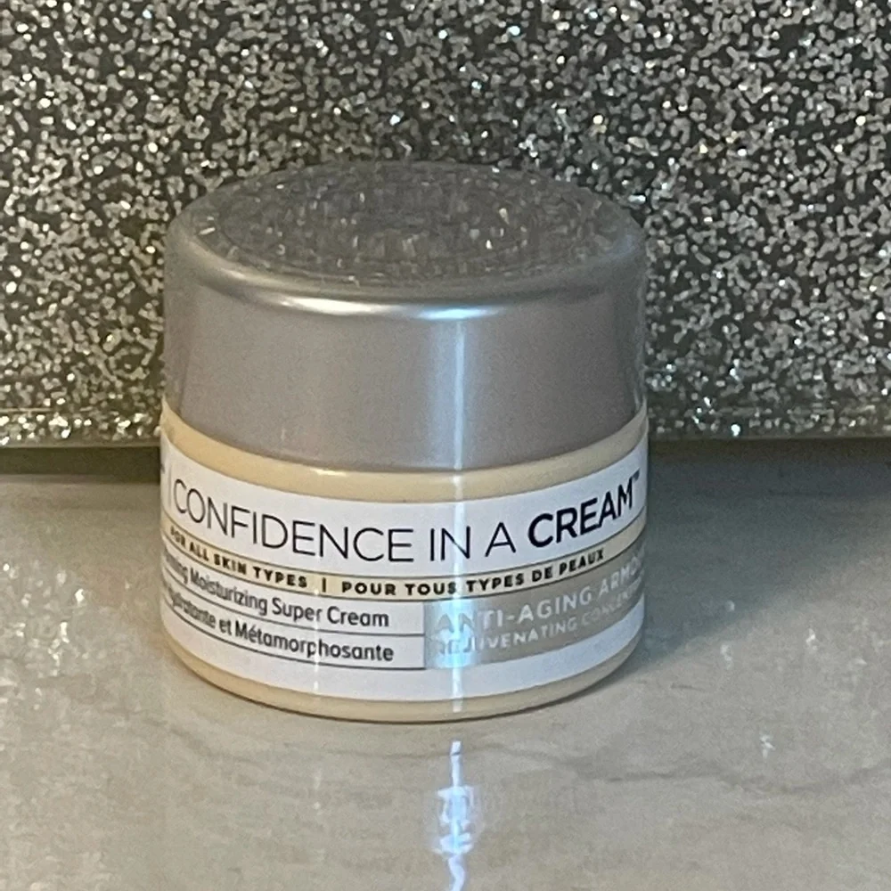 5 for $25 item🌺 Mini It Cosmetics Confidence in a Cream Moisturizer
